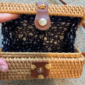 Basket/Woven side purse
